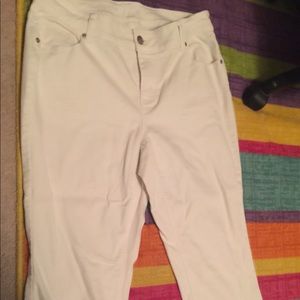 SIZE 14 WHITE MAURICES CAPRIS •WORN ONCE